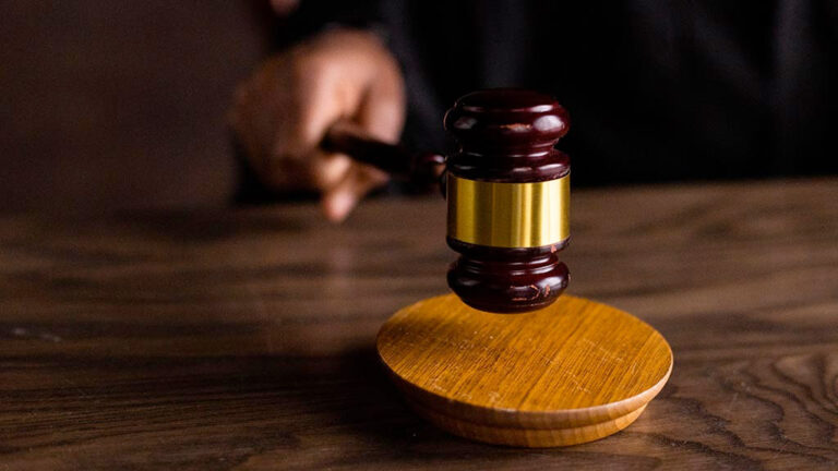 Jurisprudence : la vaccination obligatoire contre le COVID et la suspension des soignants jugées illégales
