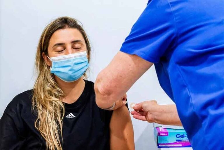 Jury : Les travailleurs licenciés pour avoir refusé le vaccin contre le COVID-19 recevront plus d’un million de dollars chacun